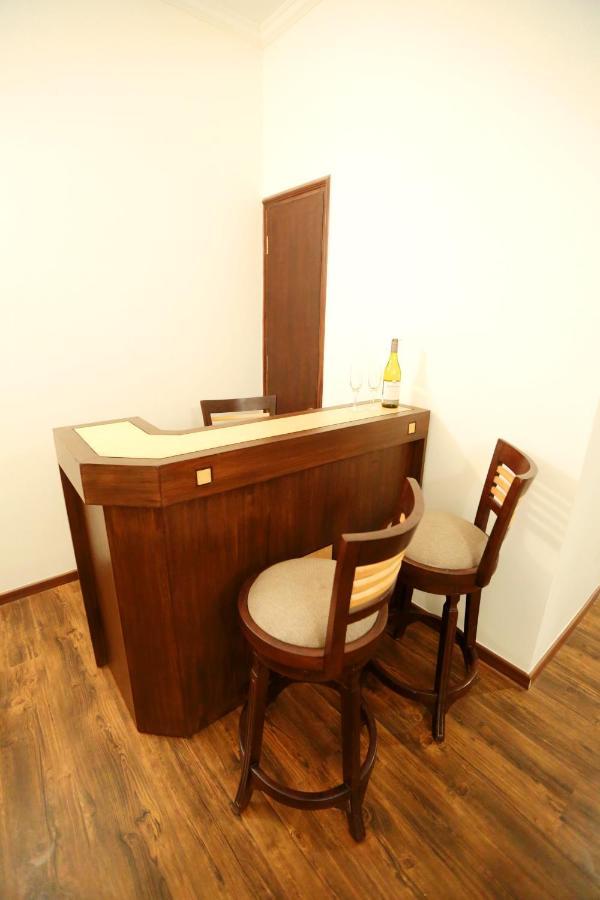 Hotel Meraden Grand Варанаси Экстерьер фото