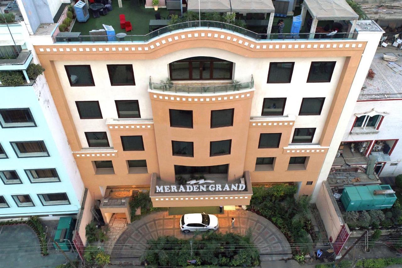 Hotel Meraden Grand Варанаси Экстерьер фото
