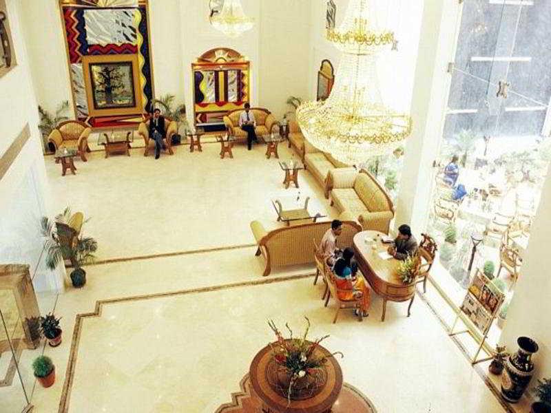 Hotel Meraden Grand Варанаси Экстерьер фото