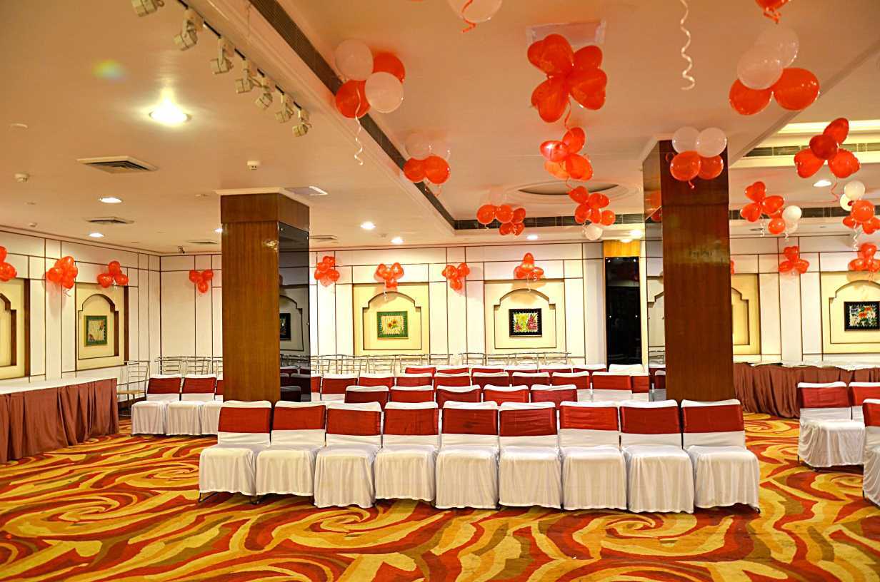 Hotel Meraden Grand Варанаси Экстерьер фото