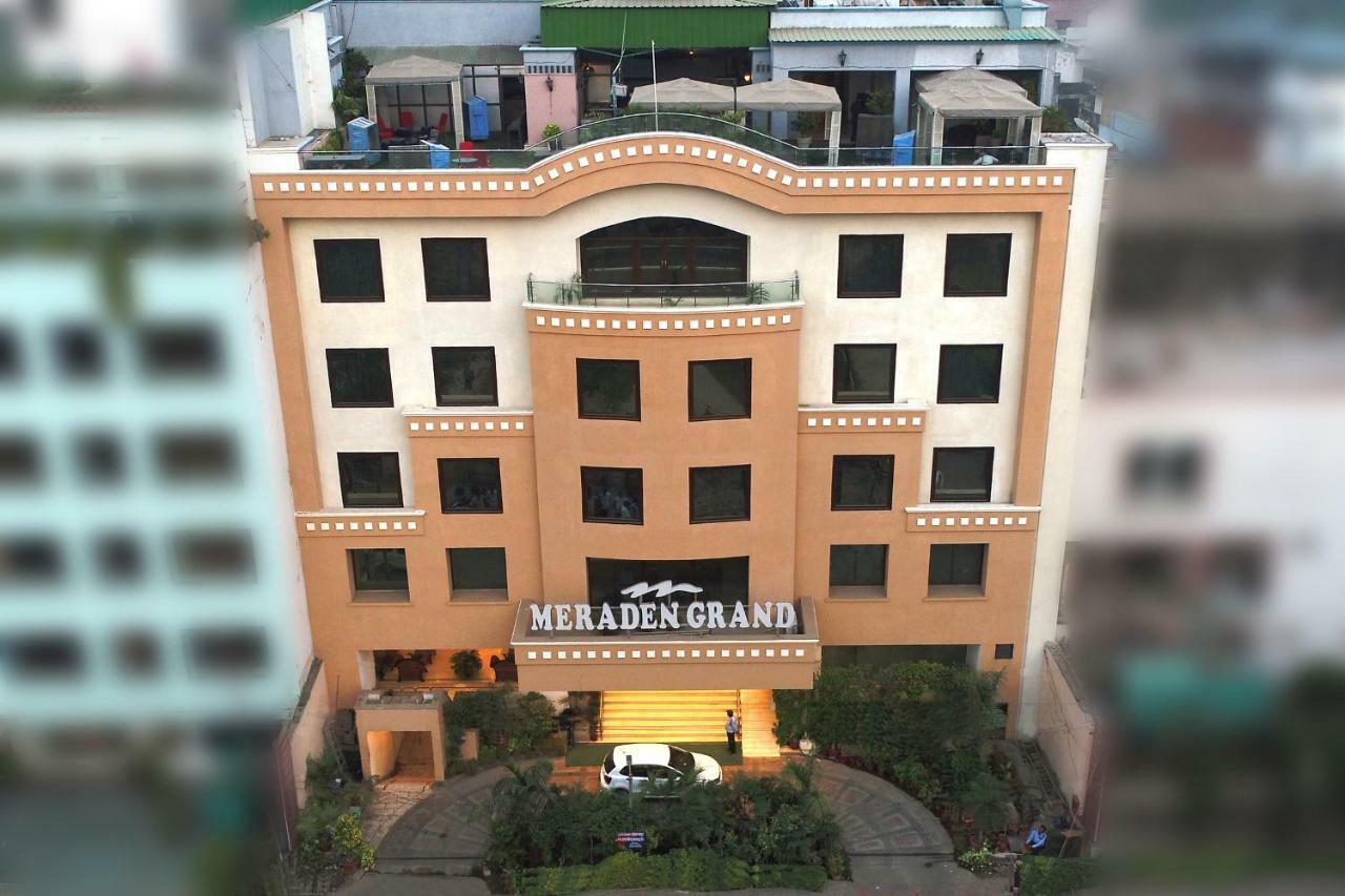 Hotel Meraden Grand Варанаси Экстерьер фото